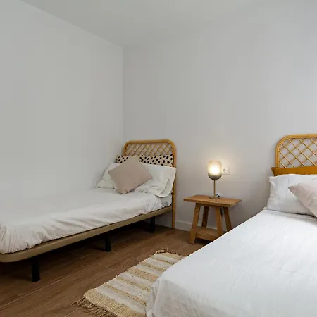 Luxury Beach Views 2br Flat - Private Parking Apartment