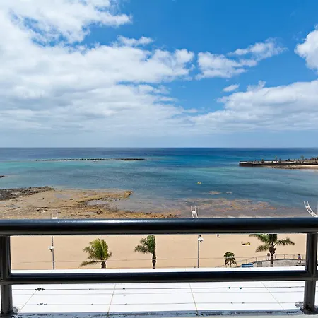Luxury Beach Views 2br Flat - Private Parking Apartment
